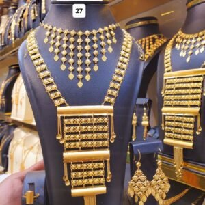 بدلة ذهب بشكل خرافي عيار 21 الوزن 27